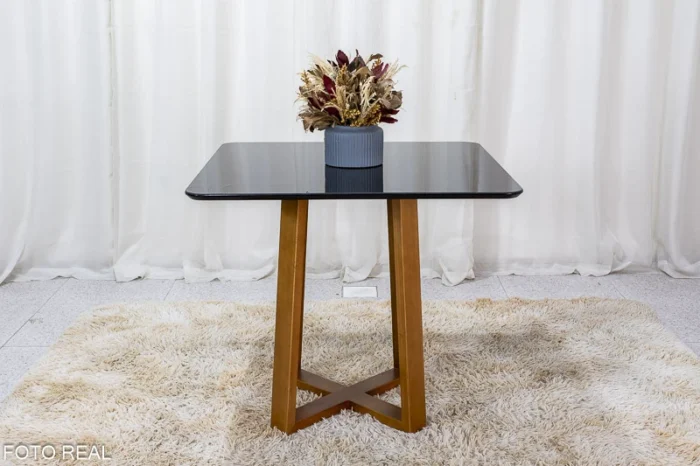 Mesa de Jantar Pedro Mel Vidro Preto 90×90 4 Cadeiras Lisboa Veludo Preto 504 Madeira Maciça Art Assento - Entregue Montada - Imagem 4