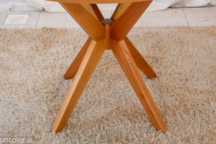 Mesa de Jantar Simpatia Tampo Redondo 108×108 Cinamomo JCM 4 Cad. Lisboa Veludo Cinza 507 Madeira Maciça Art Assento - Entregue Montada(rufer) - Imagem 8