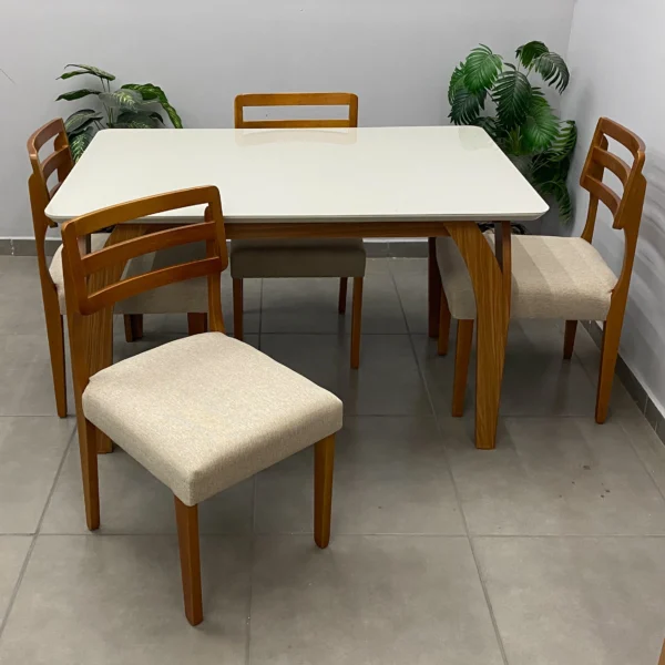 Mesa de Jantar Agata 135x90cm com Vidro e 4 Cadeiras Turquia em Linho Madeira Lj Móveis.P